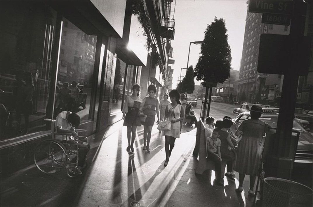 Garry Winogrand: Famous Photos, Life & Style